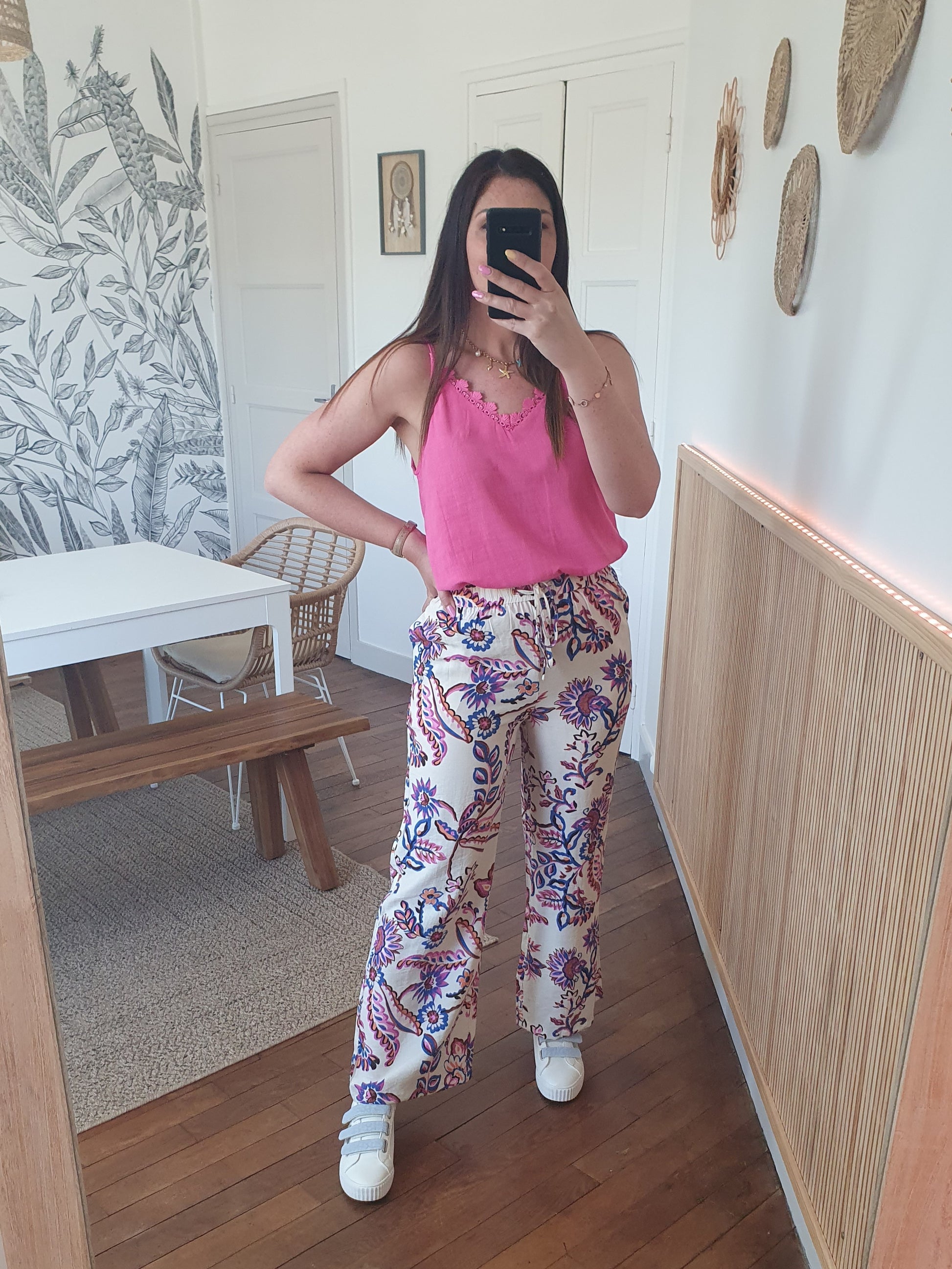 Debardeur rose fuchsia en lin avec dos dentelle plongeant