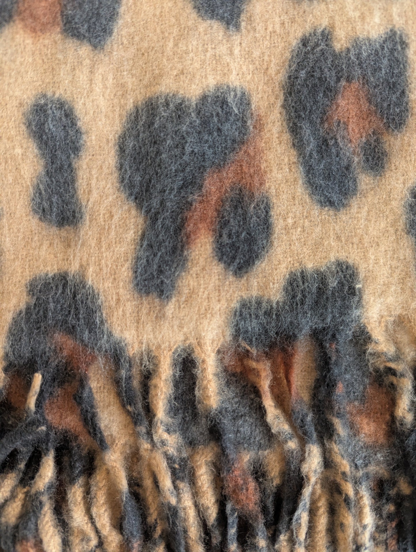 Echarpe épaisse léopard camel avec franges