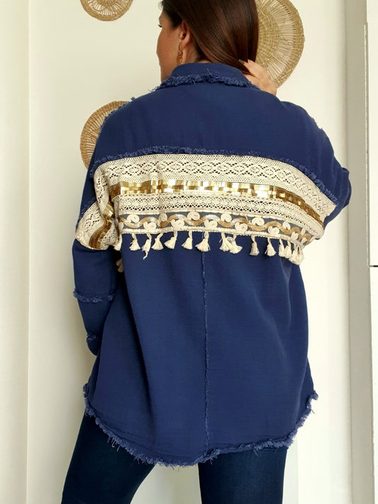 Veste bleu marine avec pompons au dos et broderie oversize