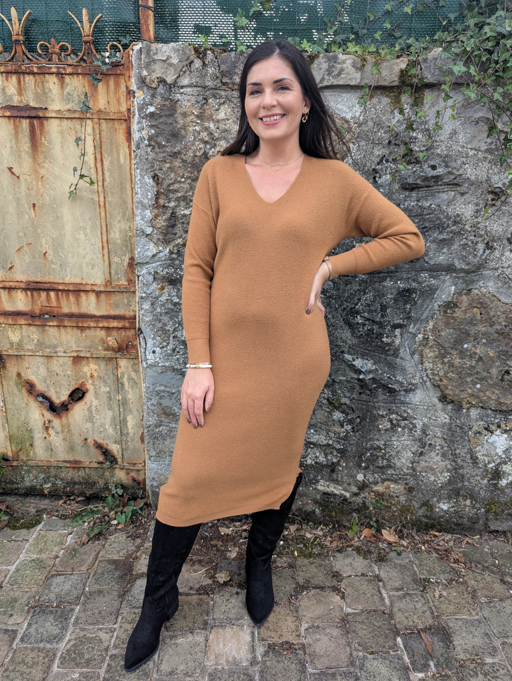 Robe pull camel marron col en V stretch moulante