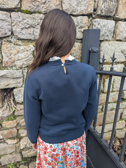 Sweat bleu marine avec col dentelle blanche pour fille