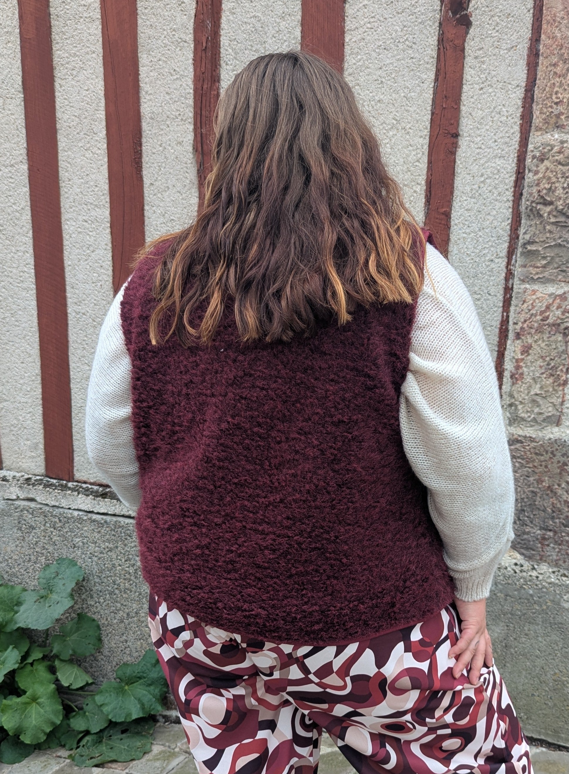 Gilet moumoute sans manche bordeaux effet poil