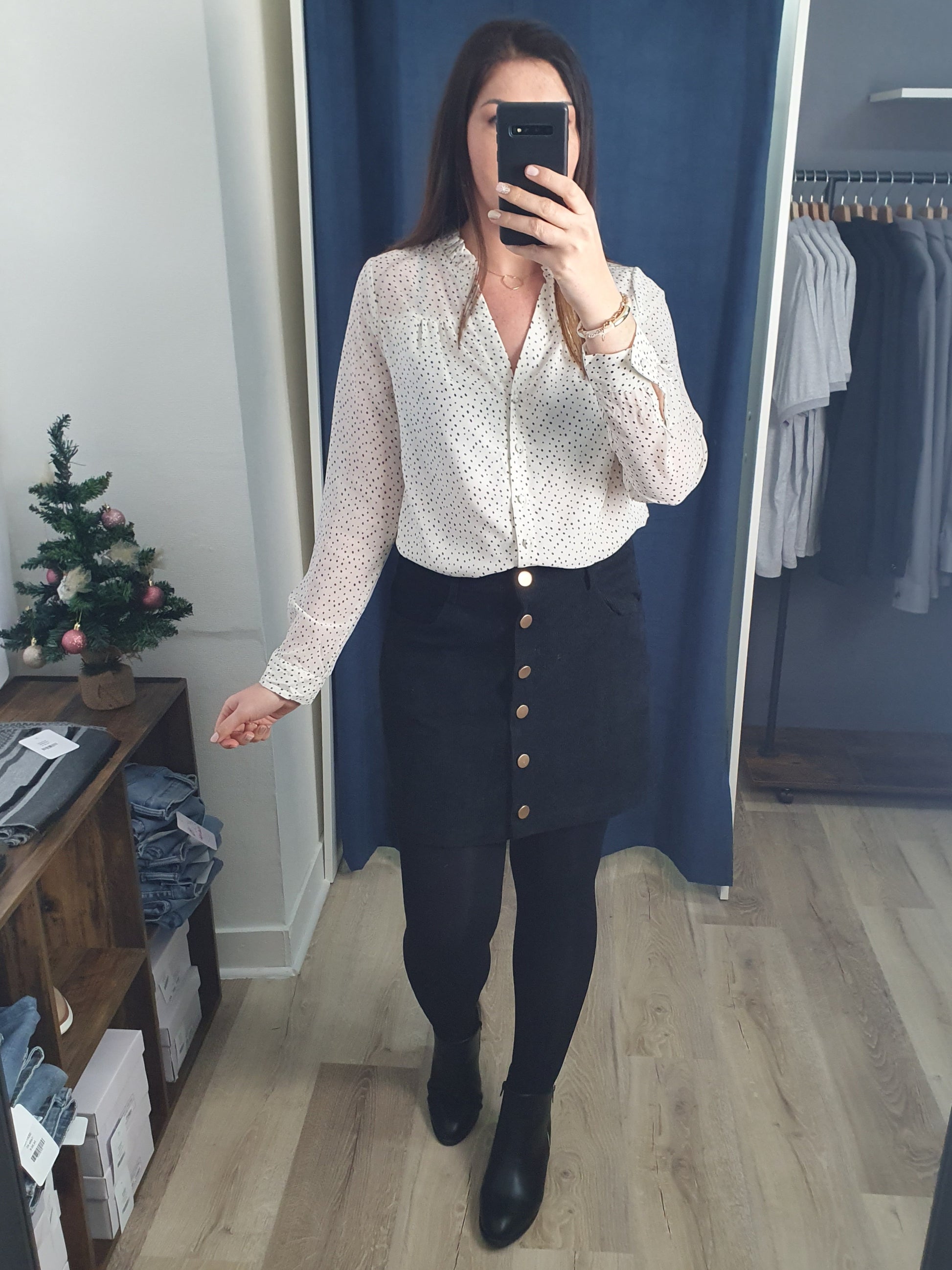 Jupe courte femme noir velours avec boutons dorés devant