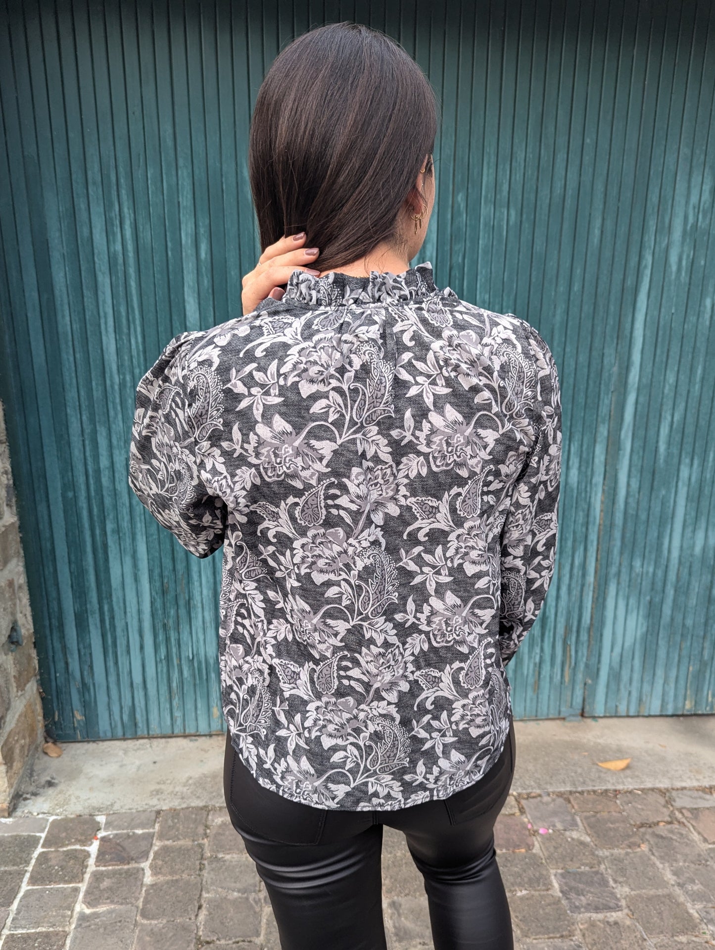 Blouse fluide fleurie gris femme col rond montant