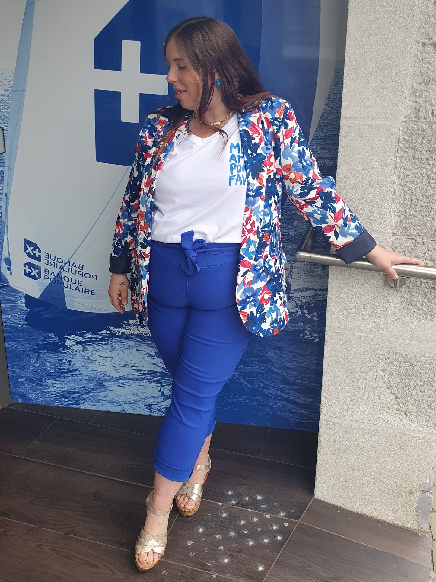 Blazer fluide motif fleuri bleu rouge grande taille curvy