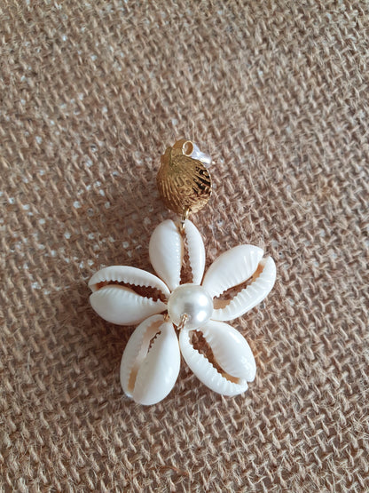 Boucles d'oreilles fleur en coquillages et perle pour femme