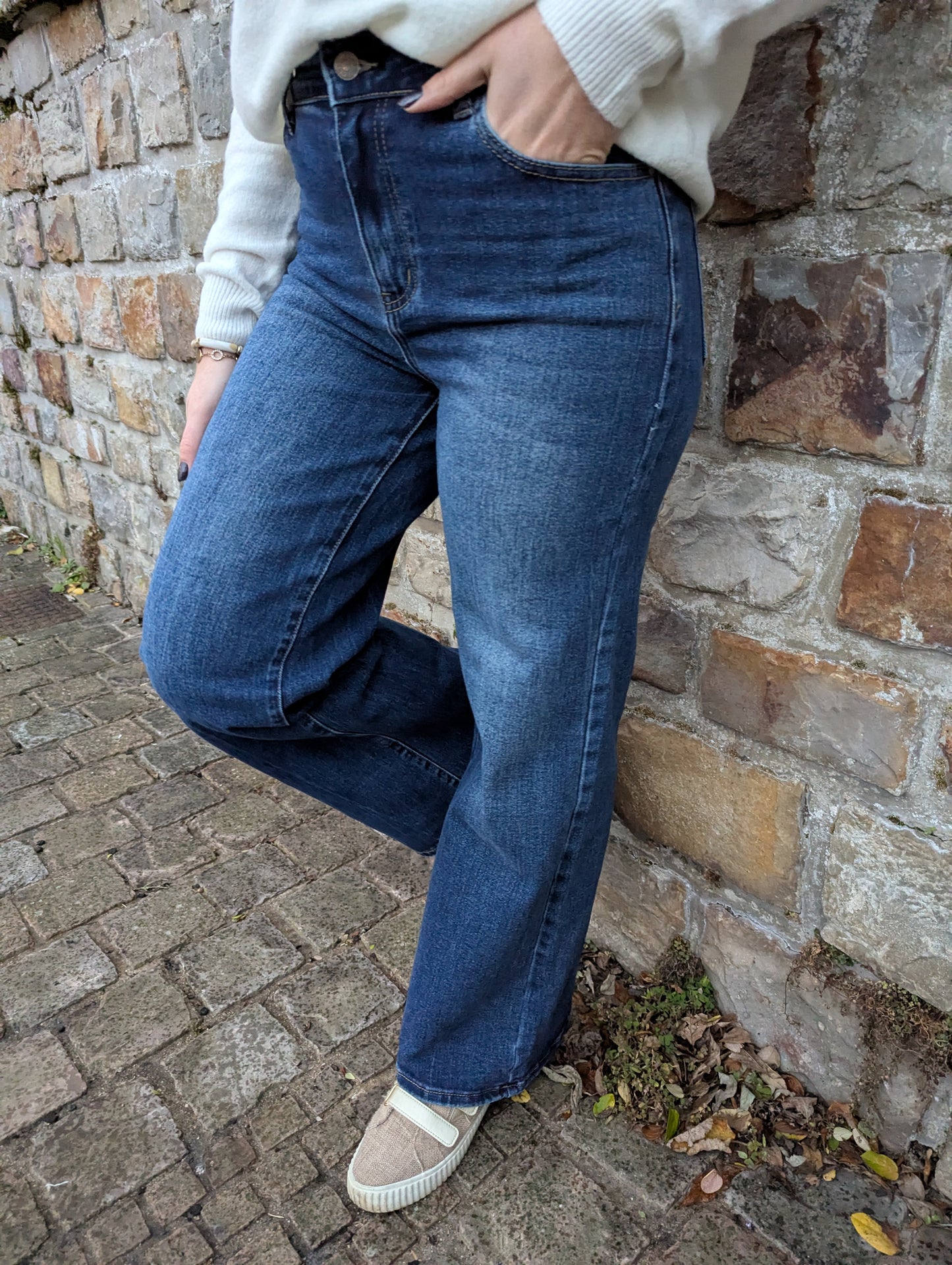 Jean femme coupe wild bleu foncé jambes larges taille haute