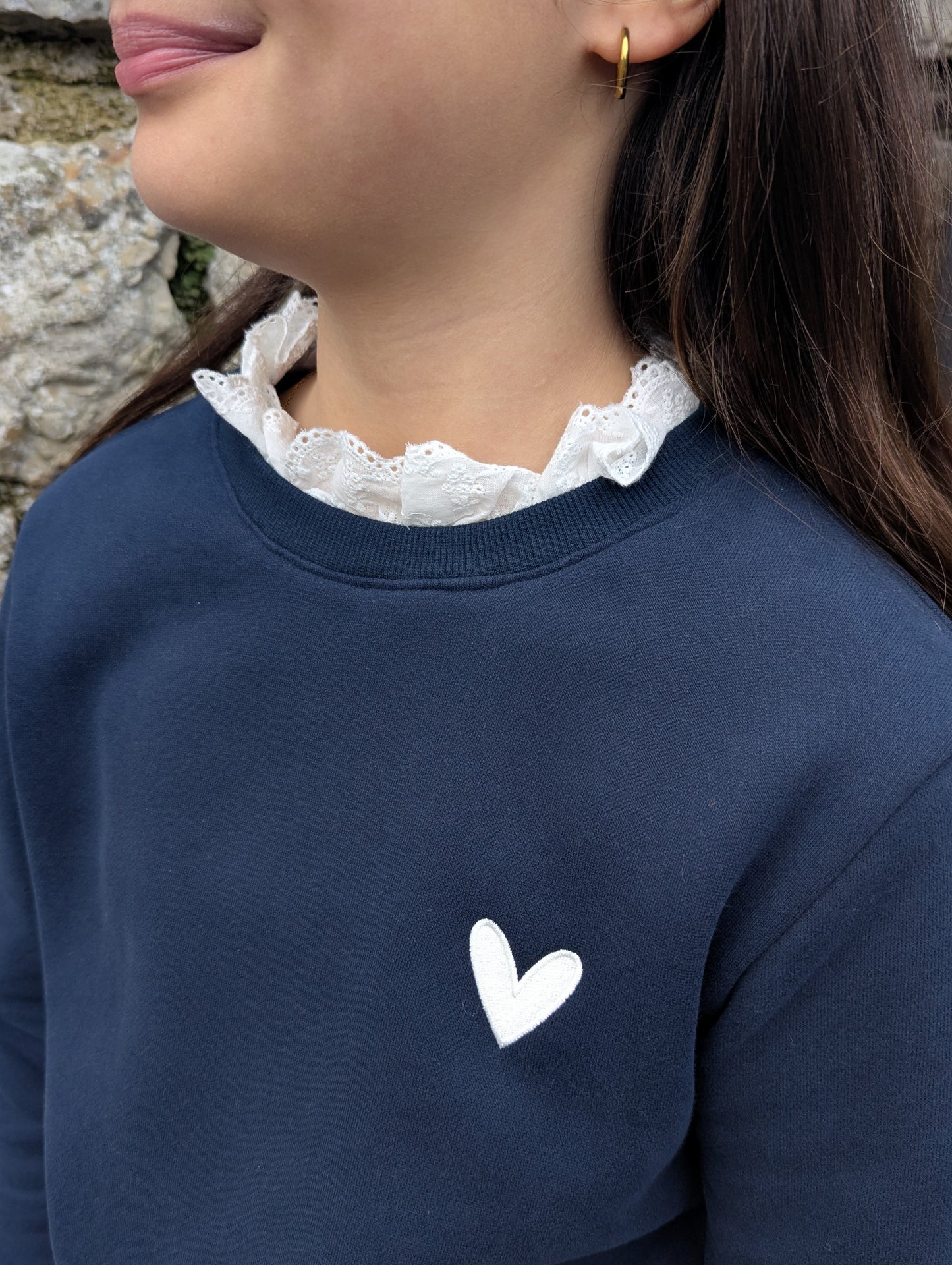 Sweat bleu marine avec col dentelle blanche pour fille