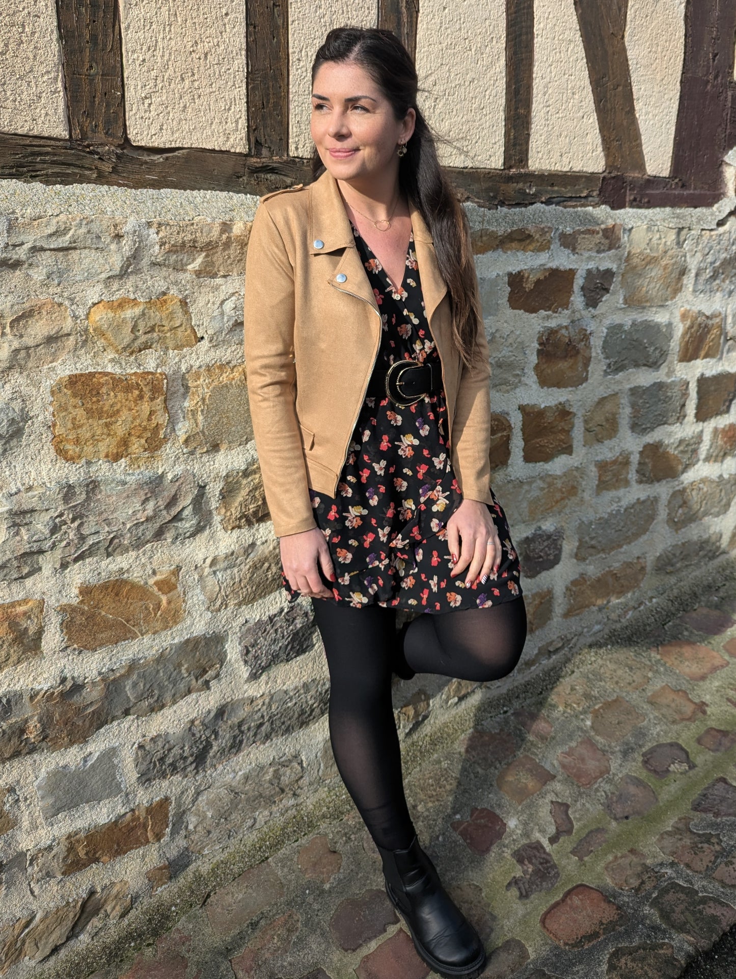 Robe fleurie noir rouge beige effet cache-coeur femme