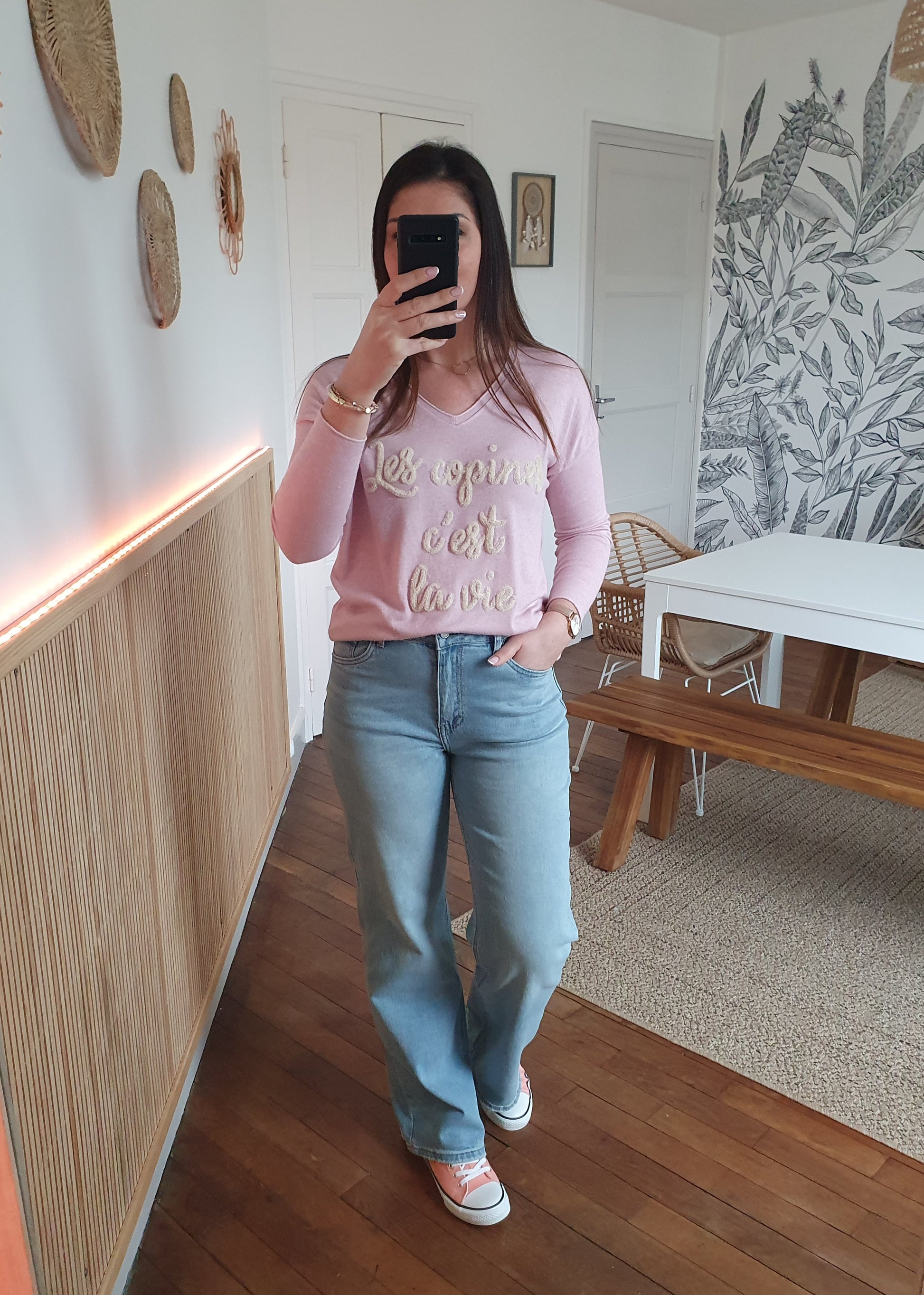 Pull fin col en V les copines c'est la vie couleur rose