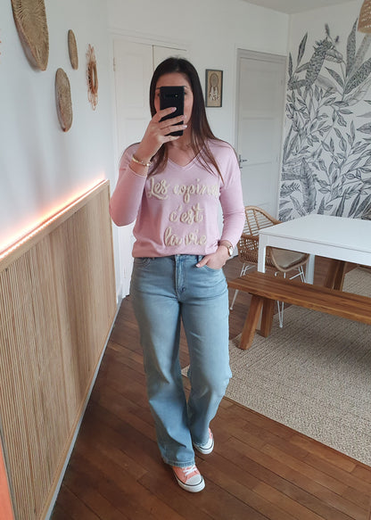 Pull fin col en V les copines c'est la vie couleur rose