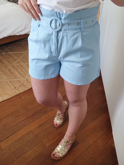Short bleu ciel femme très chic avec ceinture taille haute