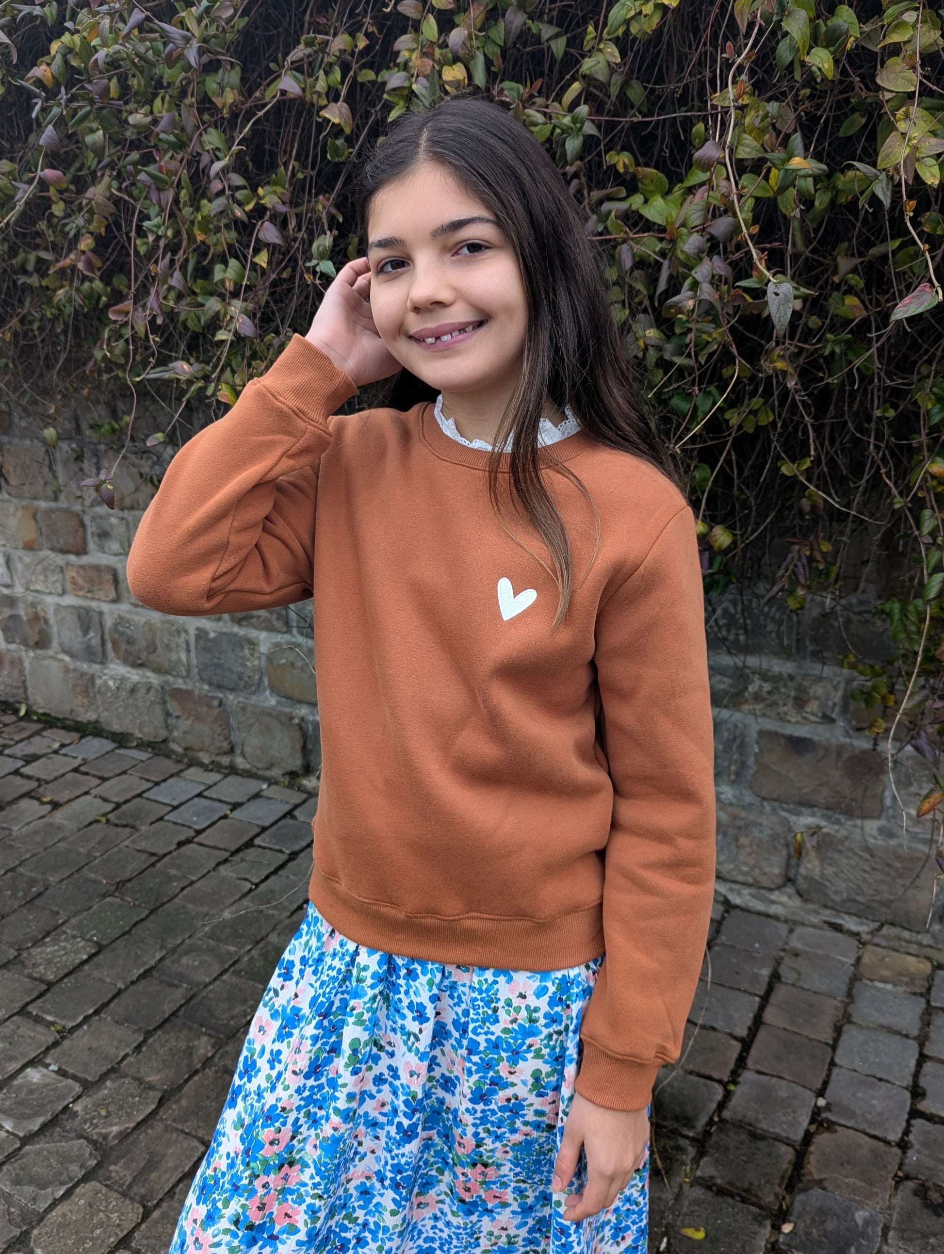 Sweat camel avec col dentelle blanche pour fille