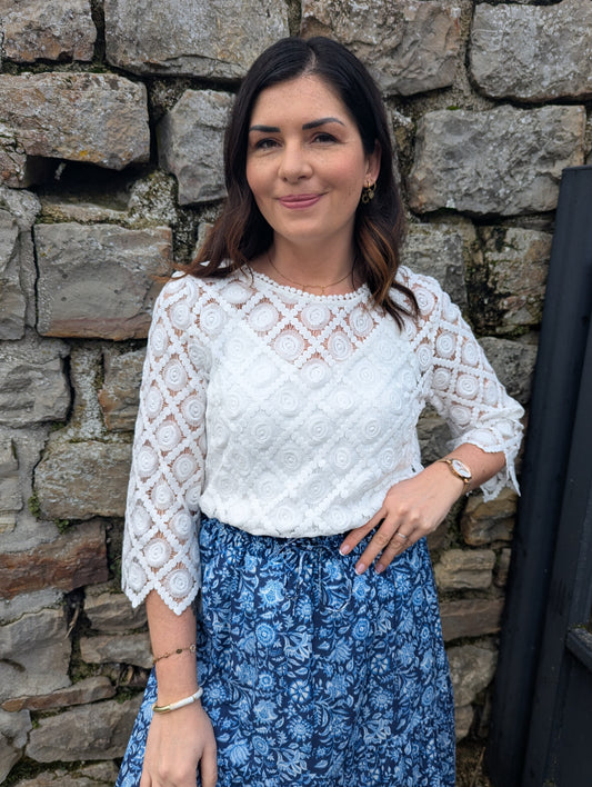 Blouse bohème blanc crochet manches 3/4 évasées