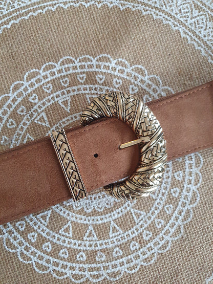 Ceinture élastique camel avec boucle dorée devant suédine