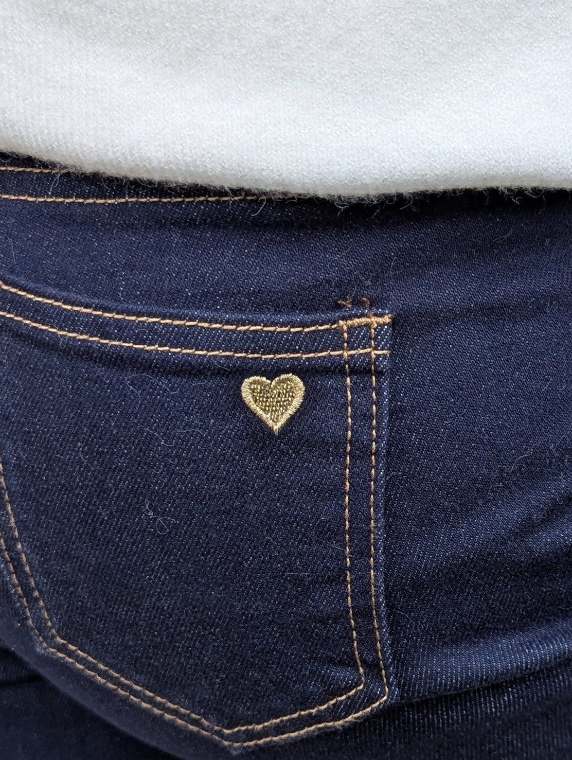 Jean large bleu foncé brut fille avec coeur doré