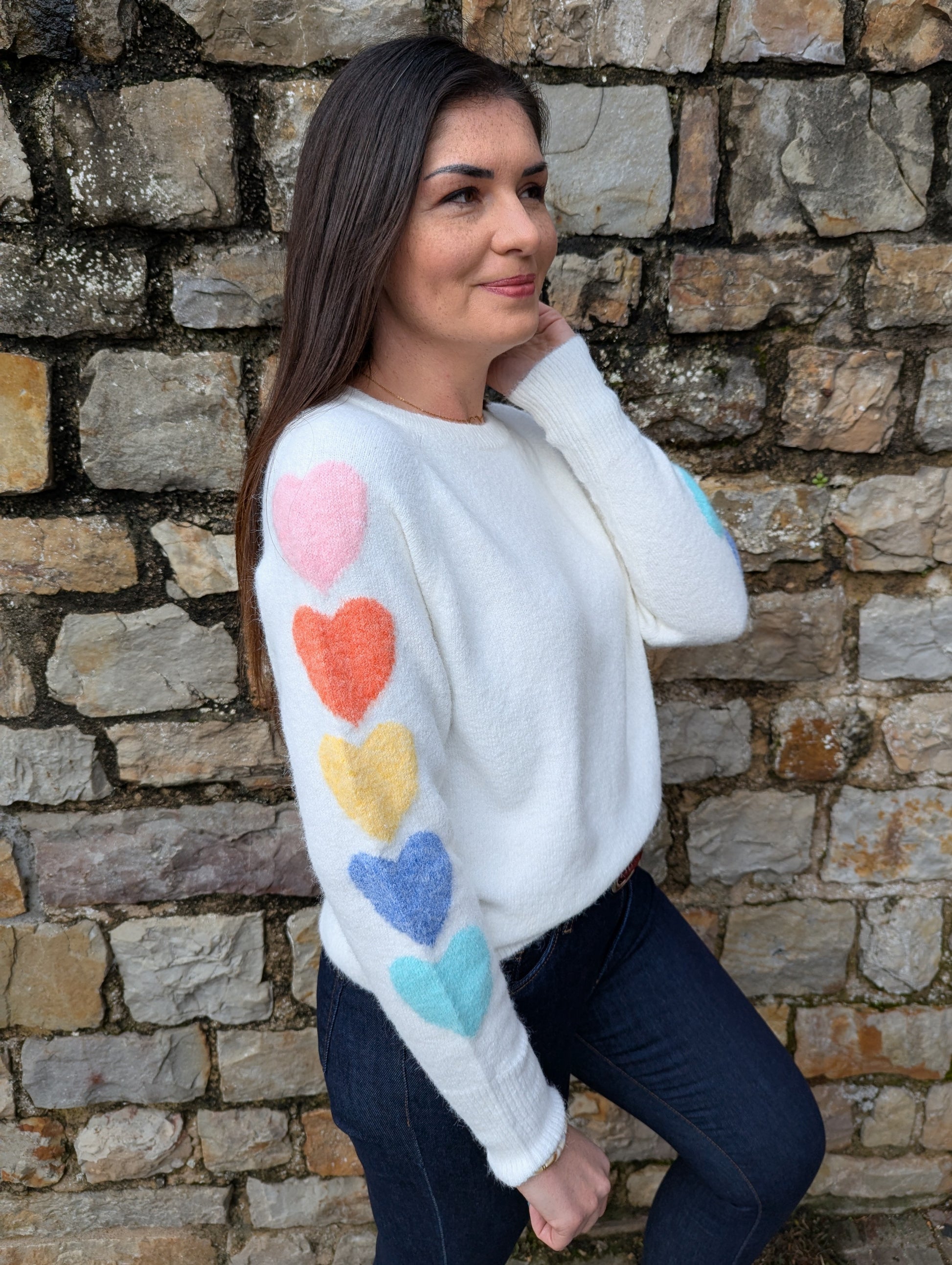 Pull blanc femme avec coeurs couleur pastel sur les manches