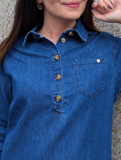 Robe en jean denim foncé coeur doré sur poche