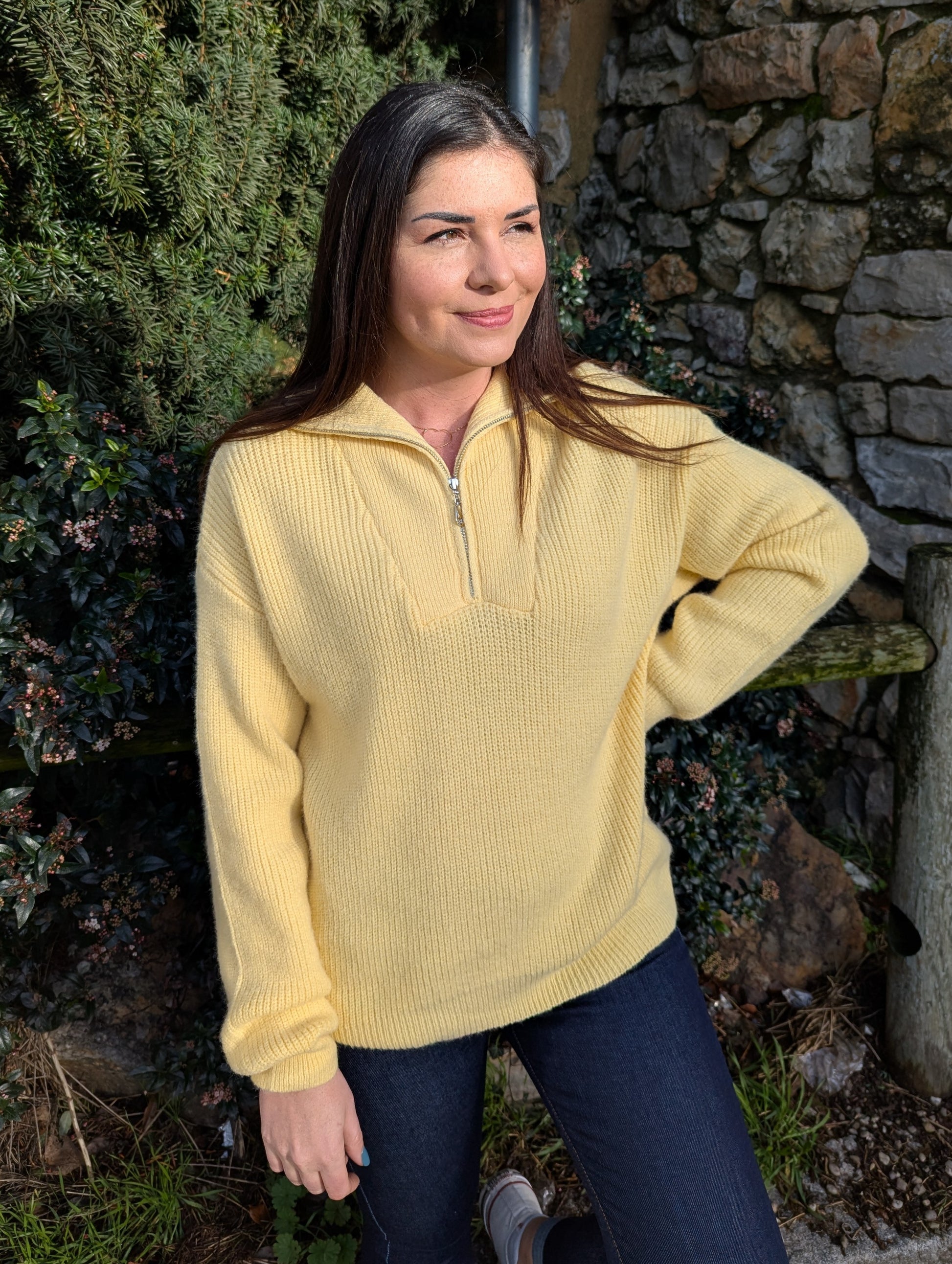 Pull jaune femme col camionneur fermeture avec coeur