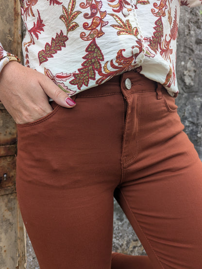 Jean slim stretch brique terracotta seconde peau femme