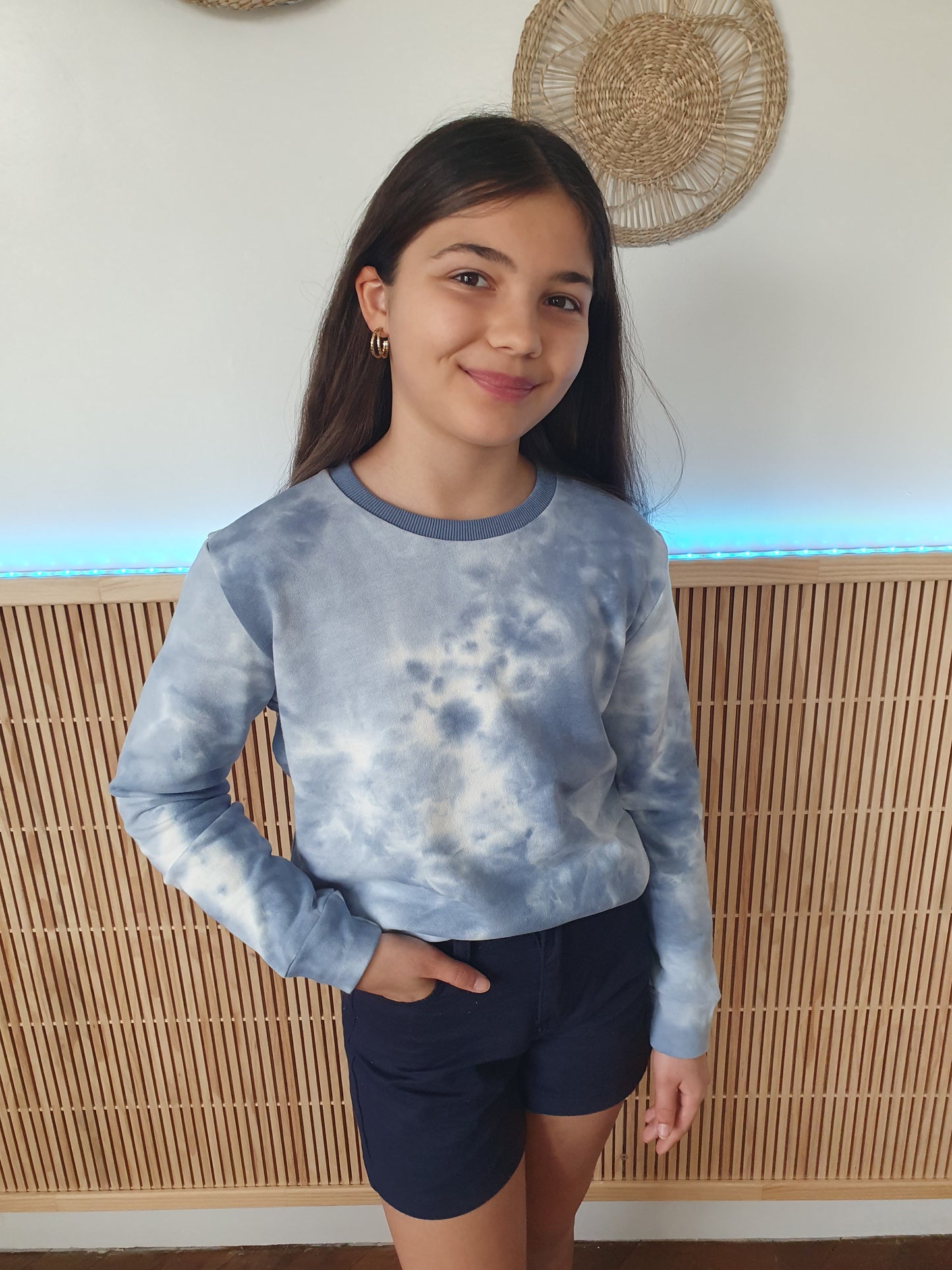 Sweat tie and dye bleu et blanc effet délavé pour fille