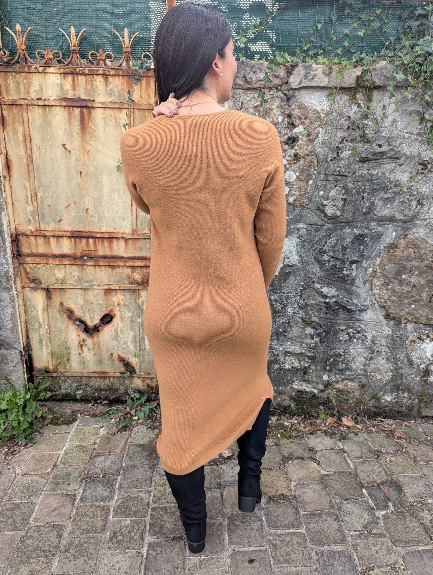 Robe pull camel marron col en V stretch moulante