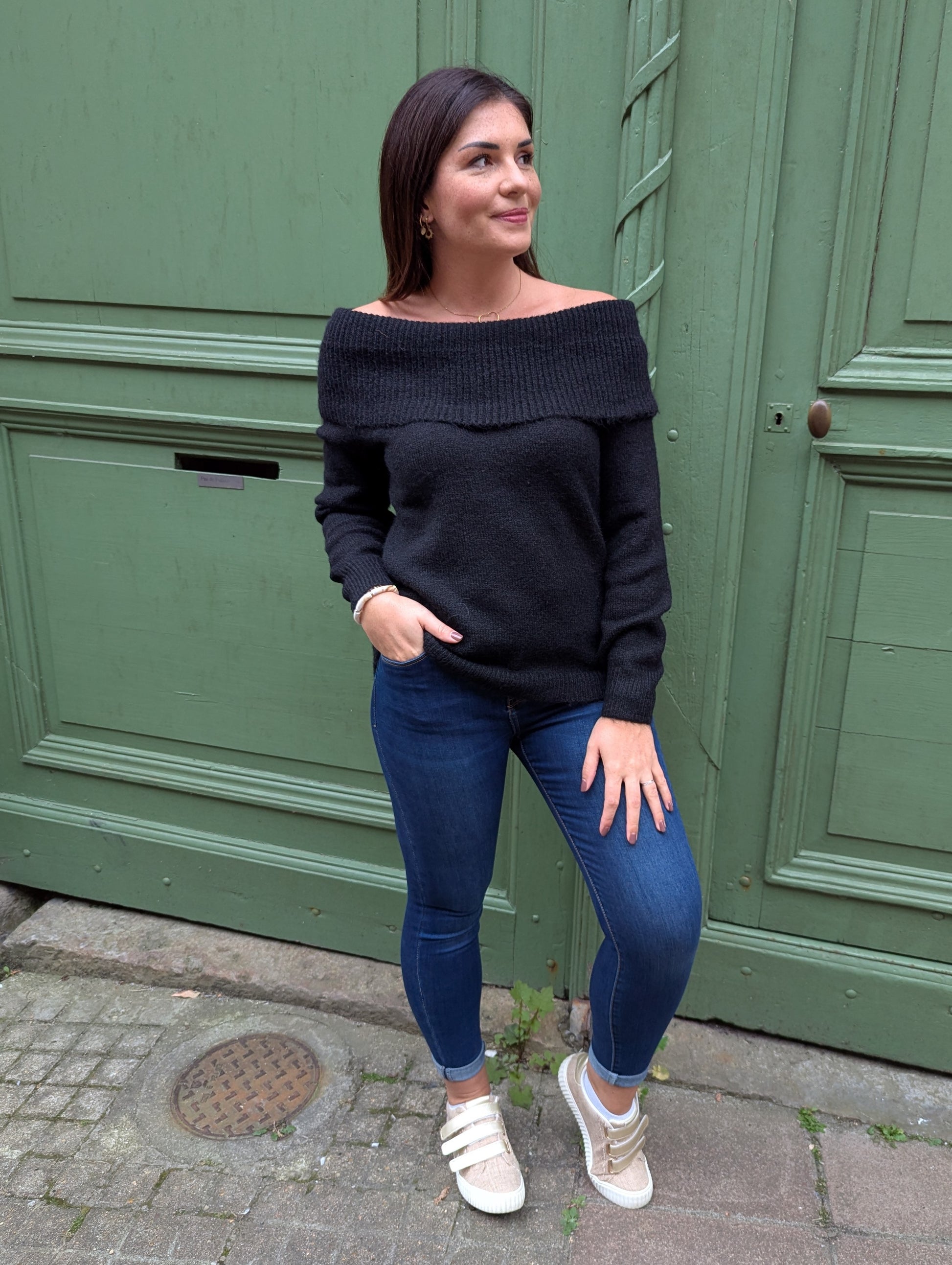 Pull oversize col à revers sur les épaules noir tout doux