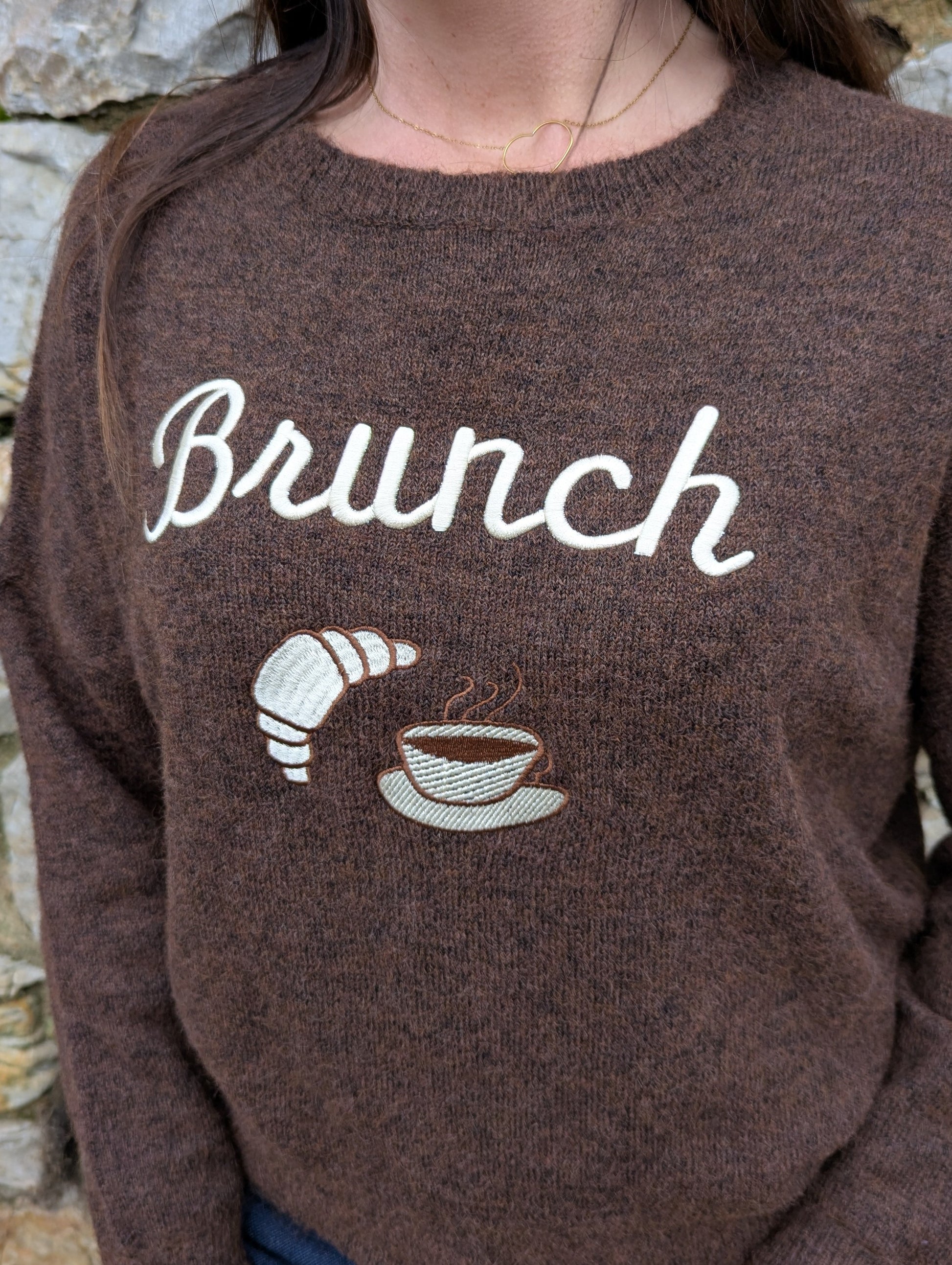 Pull marron chocolat brunch café croissant femme