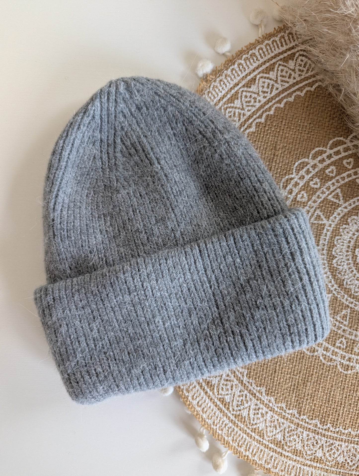 Bonnet noir avec coeur doré brodé pour femme taille unique