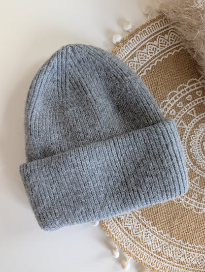 Bonnet noir avec coeur doré brodé pour femme taille unique