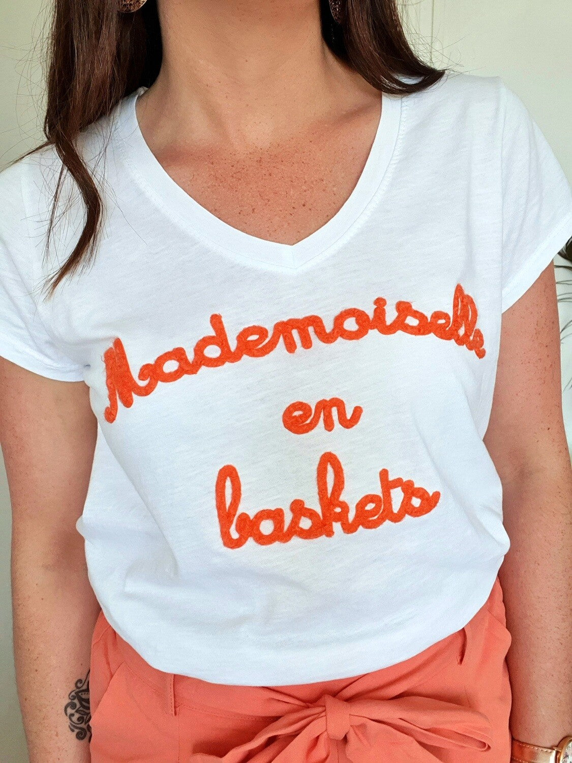 Tee shirt mademoiselle en basket hotsell