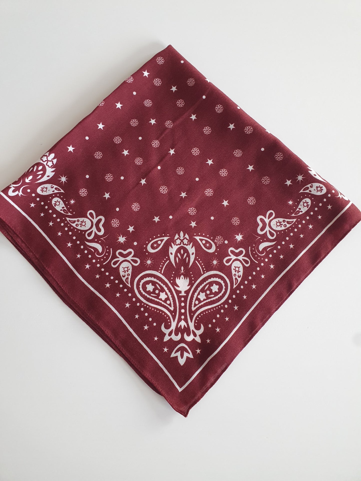 Foulard carré bordeaux viscose satiné bandanacachemire