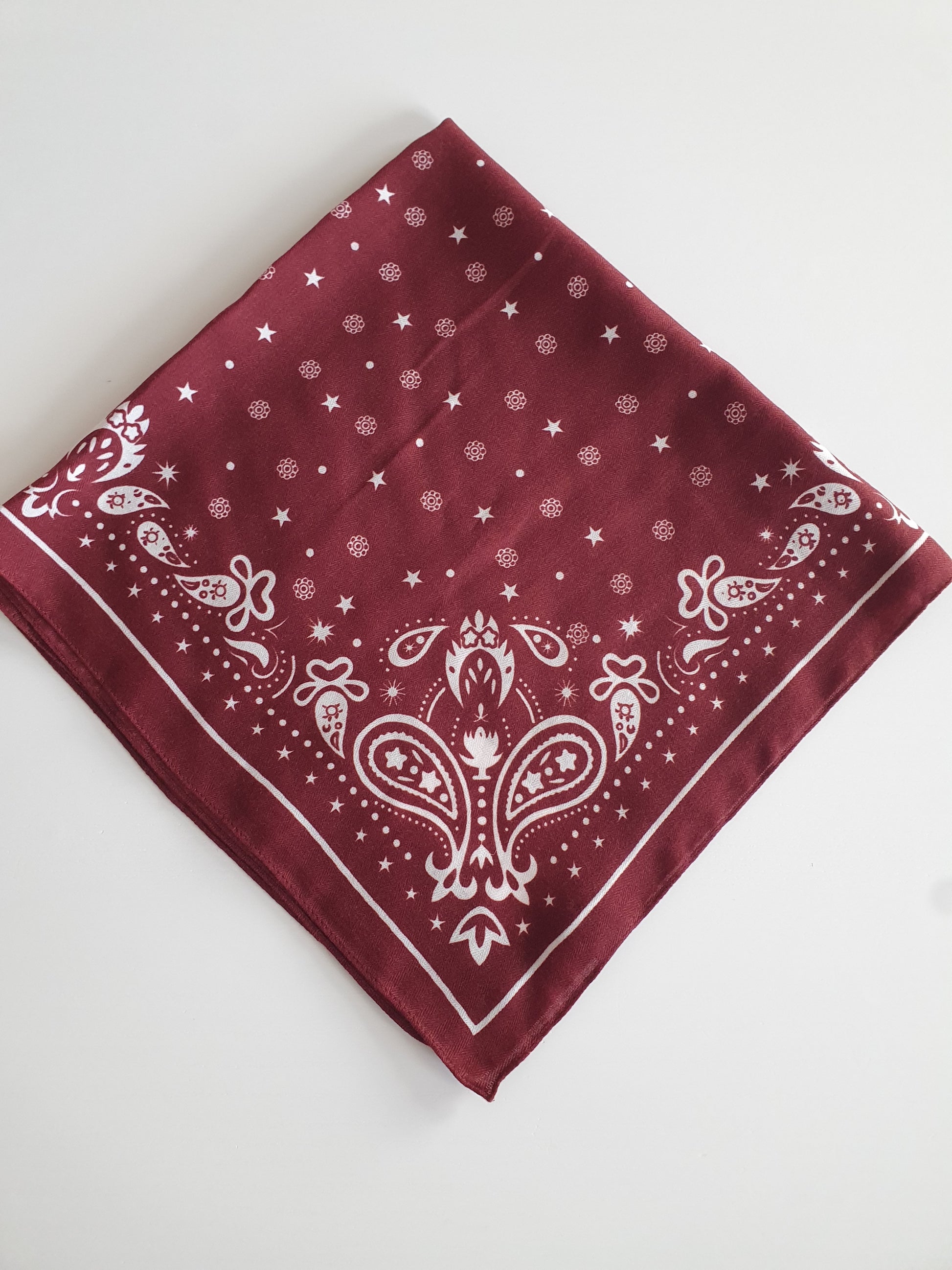 Foulard carré bordeaux viscose satiné bandanacachemire