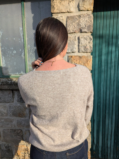 Pull beige taupe soleils col en V femme tout doux