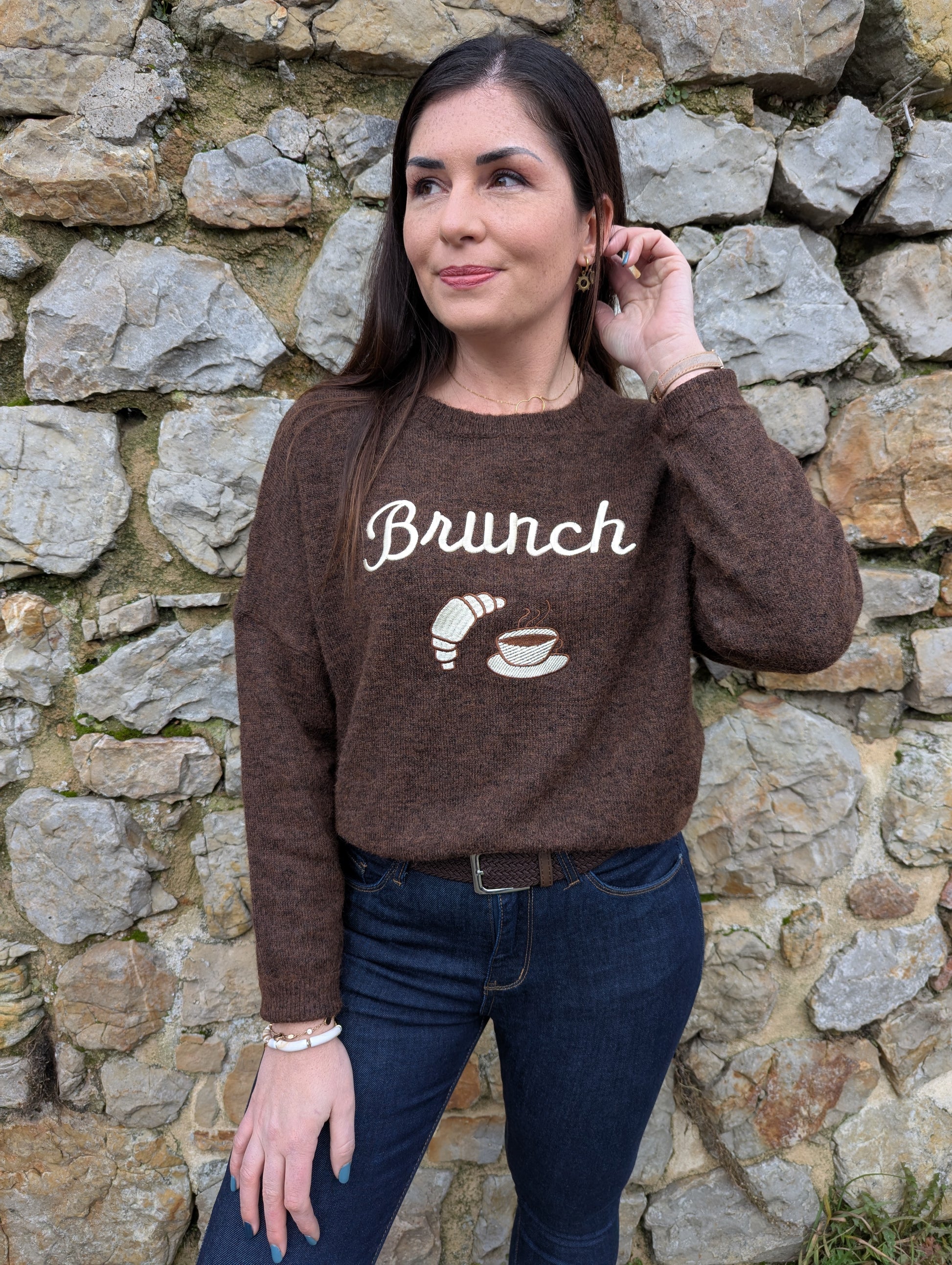 Pull marron chocolat brunch café croissant femme