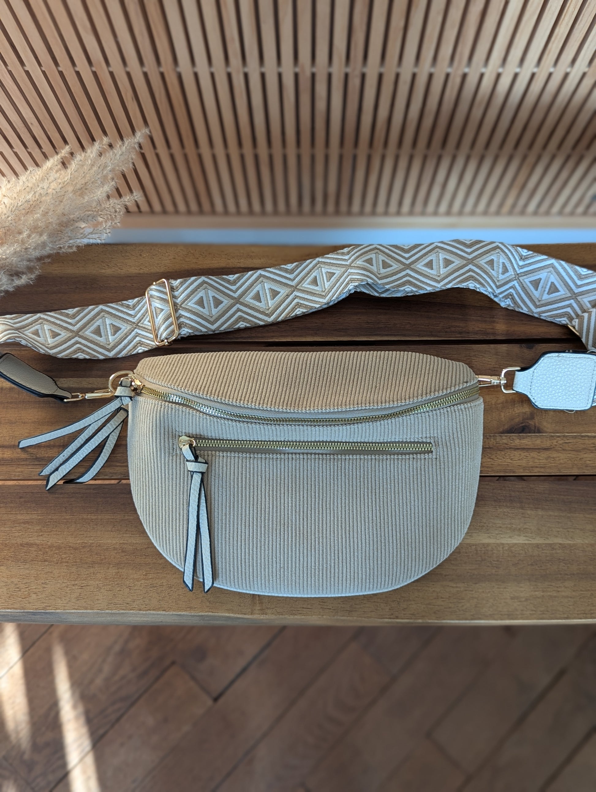 Banane sac beige bandoulière réglable pour femme