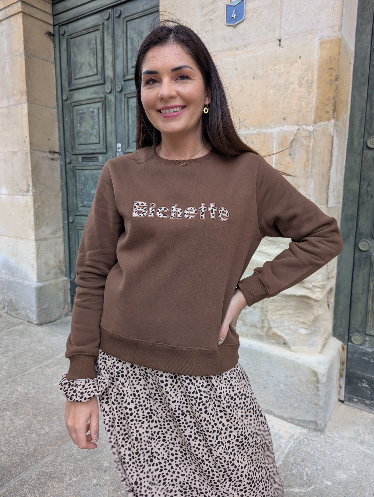 Sweat bichette marron écriture léopard femme
