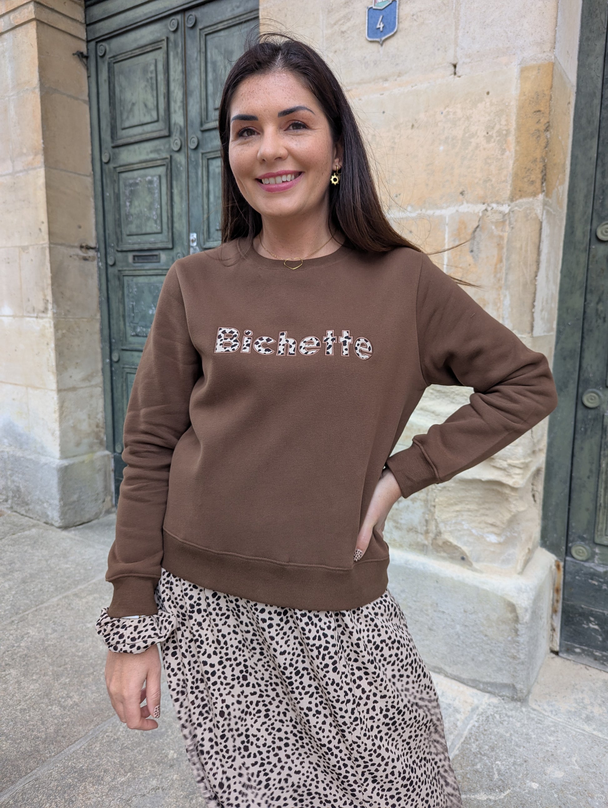 Sweat bichette marron écriture léopard femme