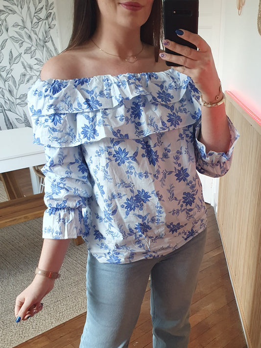 Top épaules dénudées blanc et bleu fleurs style bohème chic