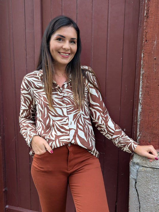 Chemise femme marron et beige motif feuilles zèbre