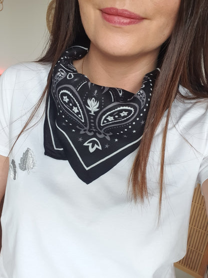 Carré noir viscose satiné bandana motif cachemire