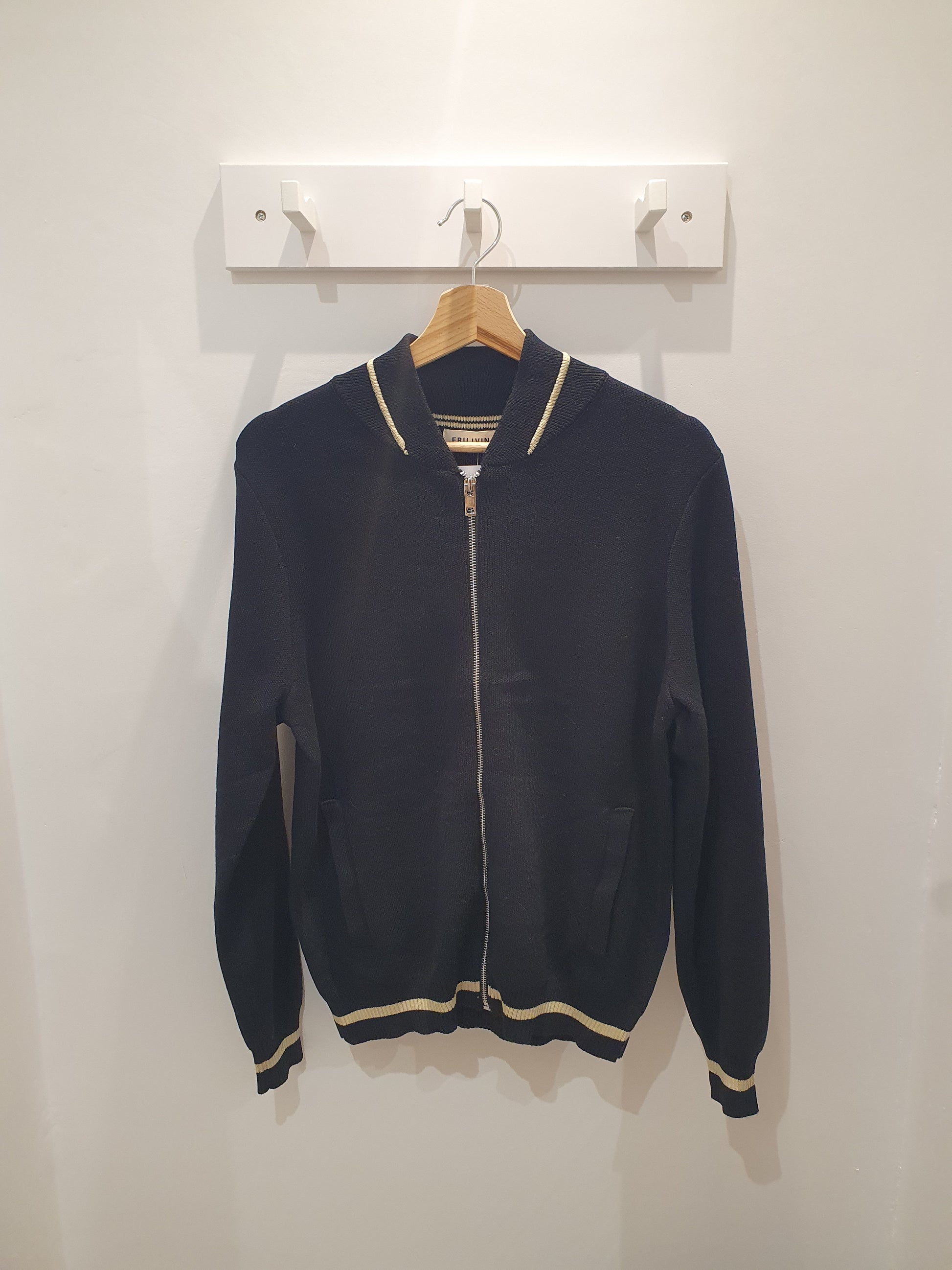 Gilet effet bomber noir et beige mode homme tendance sport
