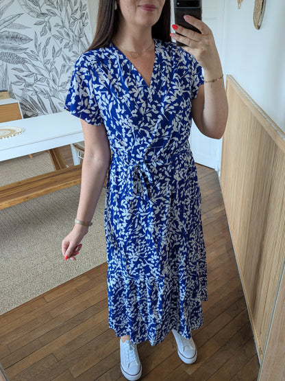 Robe longue fleurie bleu roi et blanc cache-cœur et ceinture