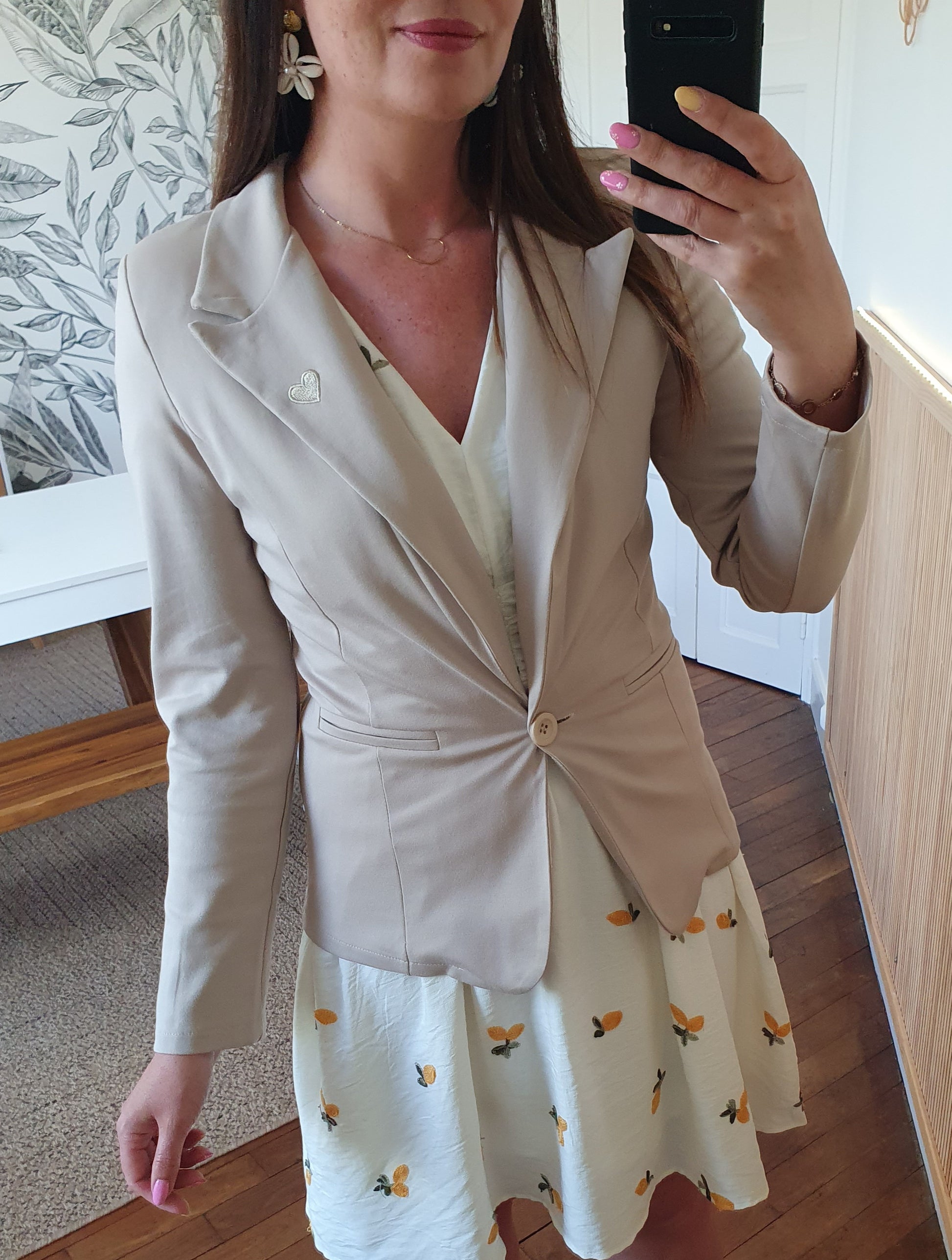 Blazer uni beige avec coeur doré veste de tailleur cintrée