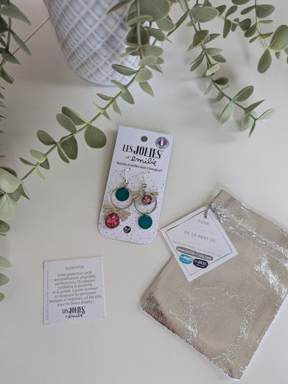 Boucles d'oreilles Isis eucalyptus argenté asymétrique