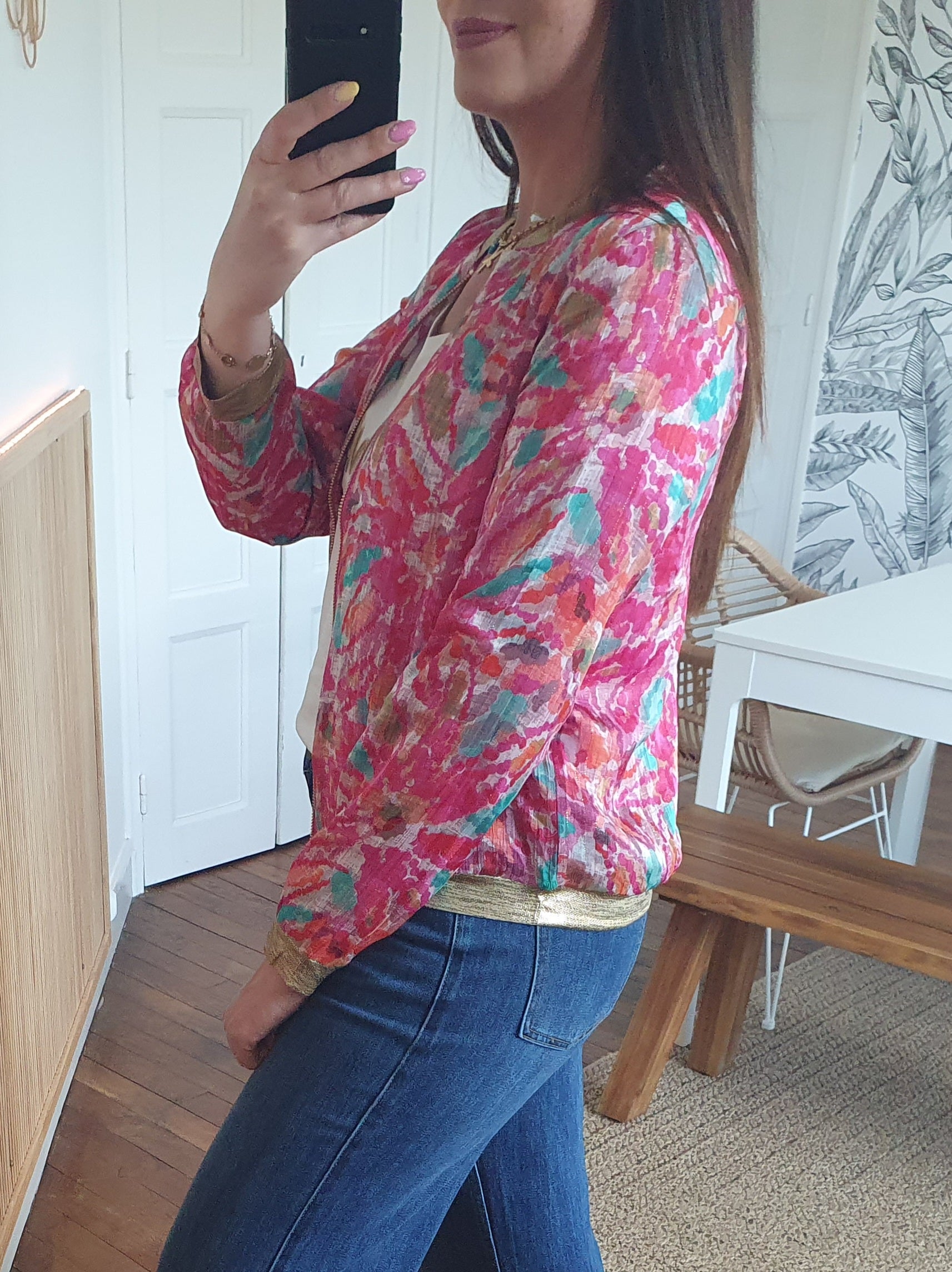 Bomber femme rose multicolore avec détails dorés poches