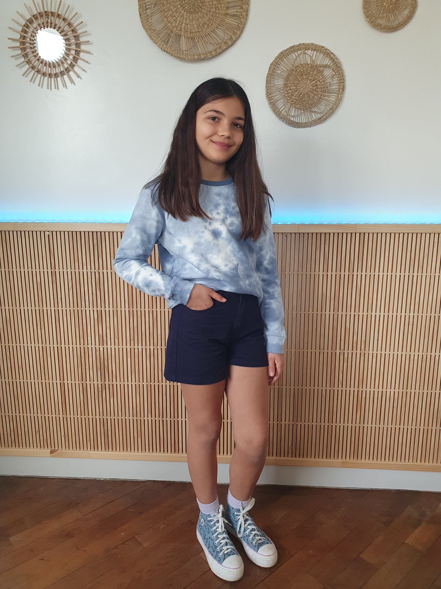 Sweat tie and dye bleu et blanc effet délavé pour fille