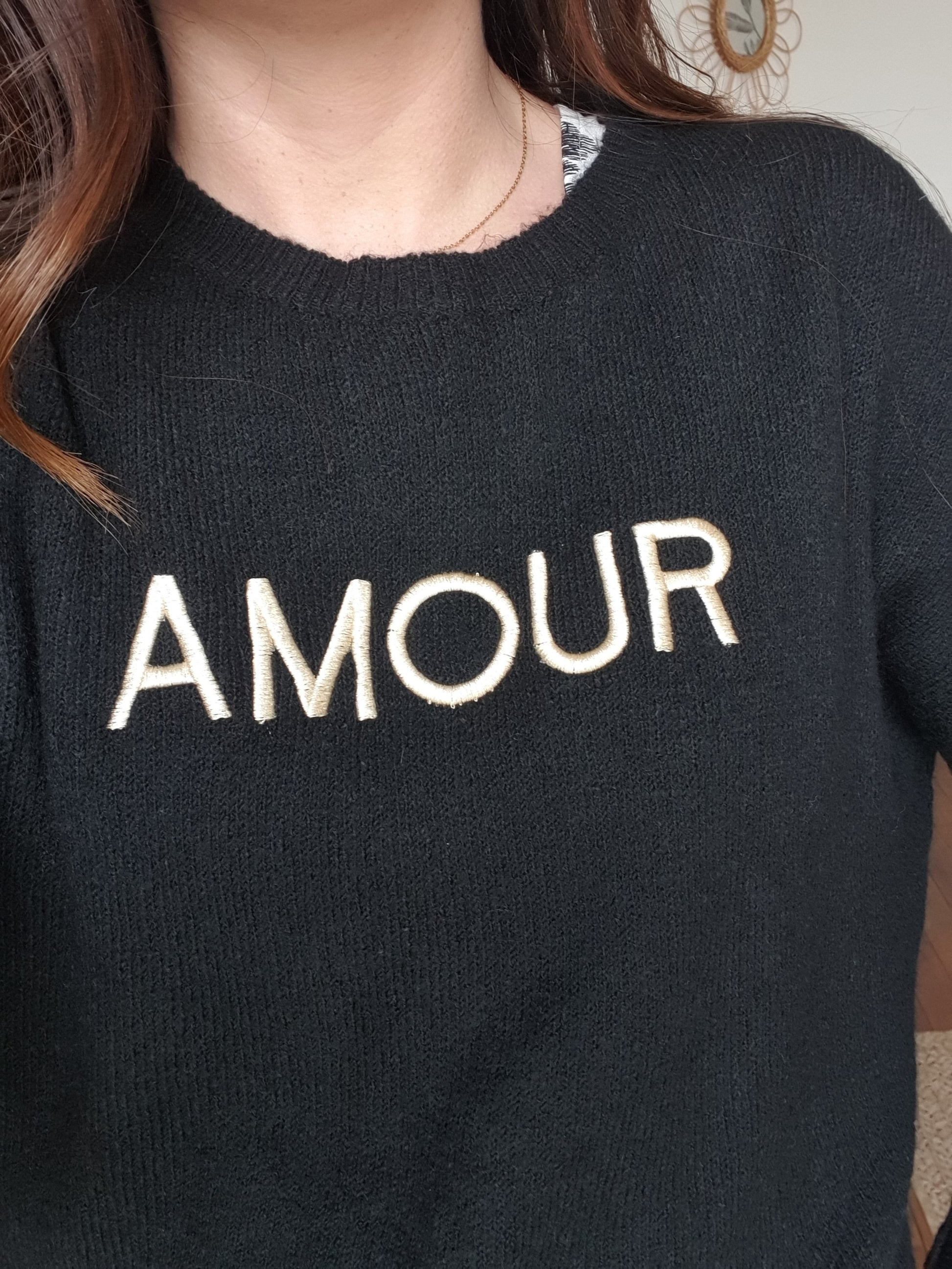 Pull oversize noir amour doré coupe loose col bateau