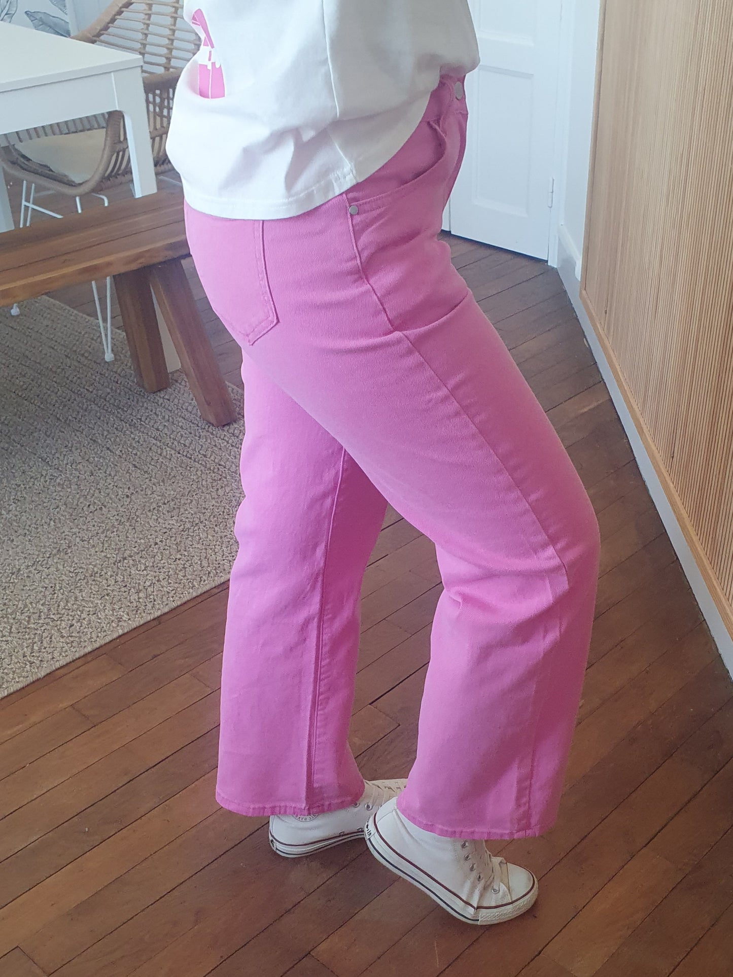 Jean large rose fushia jambes évasées femme coupe tendance