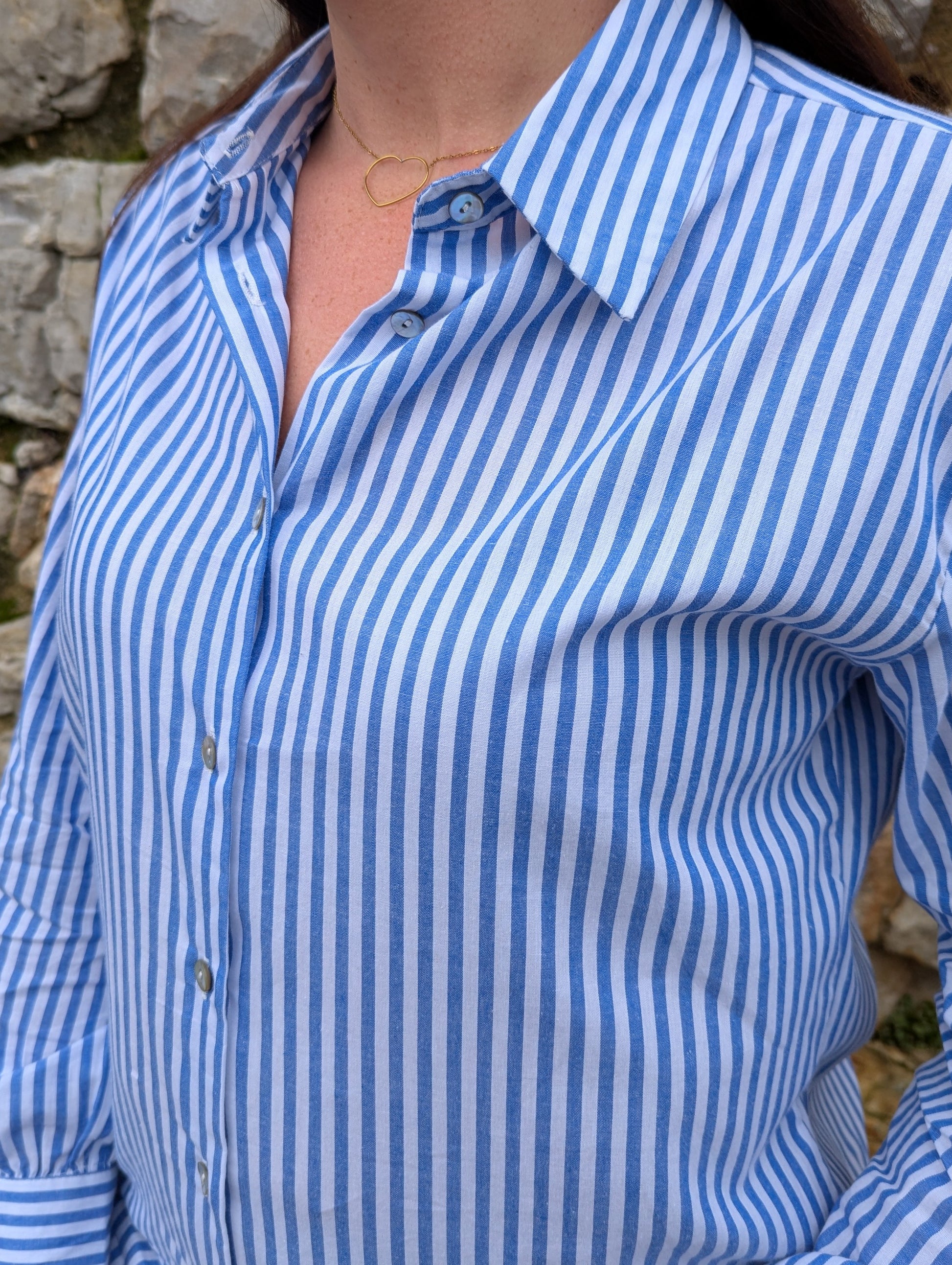 Chemise rayée bleu ciel et blanc coupe droite en coton